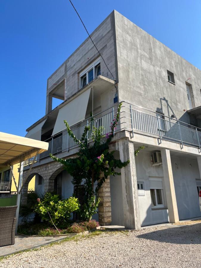 Apartmani Lamani Бибине Екстериор снимка